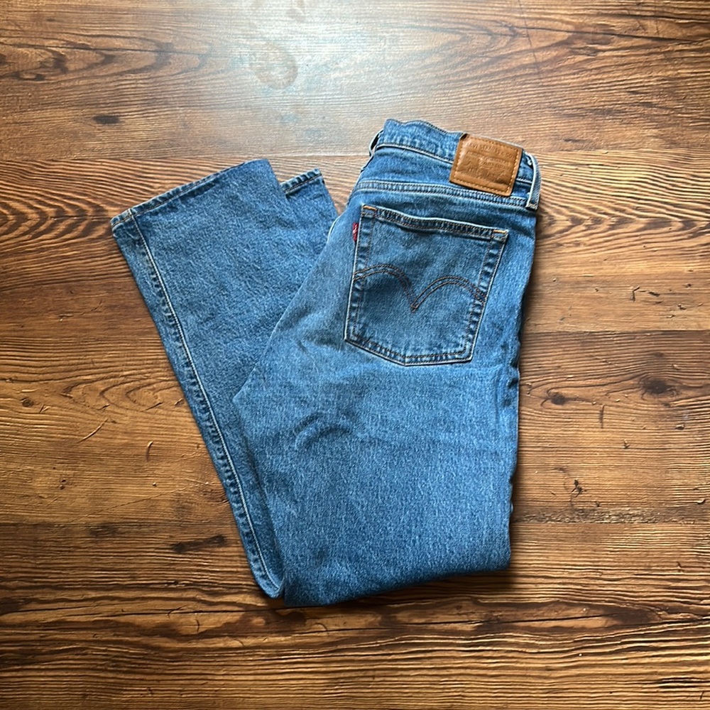 Levi wedge straight. Size 30. Blue